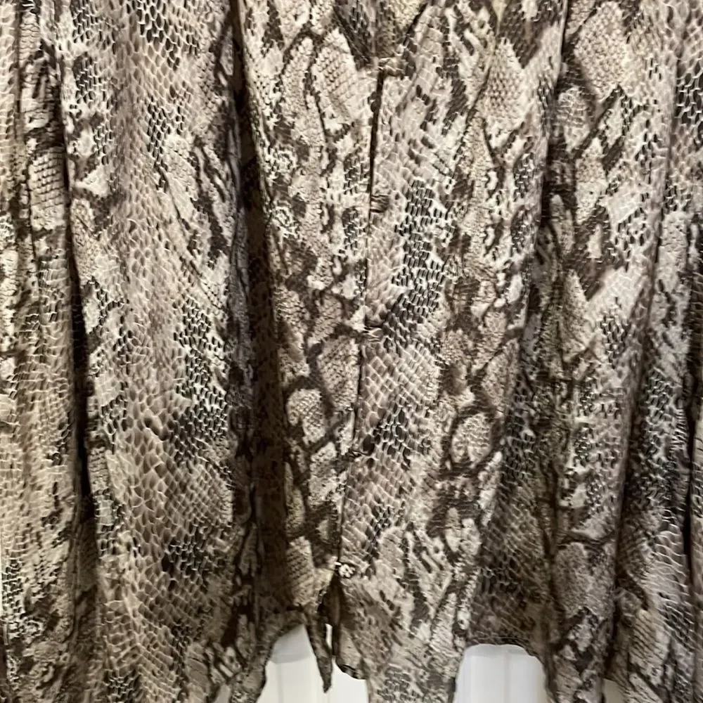 Aryn K Snake Print 100% Silk Batwing Sleeve Button Down V-Neck Blouse Top, M - Picture 9 of 12